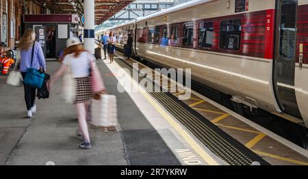 Train Station, Grantham, Lincolnshire, UK – A London North Eastern Railway (LNER) Azuma train in the railway station as passenger are disembarking from the train on a hot summer day Stock Photo