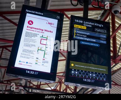 Train Station, Grantham, Lincolnshire, UK – Passenger information screens showing departures to London Kings and another showing planned Engineering Works Stock Photo