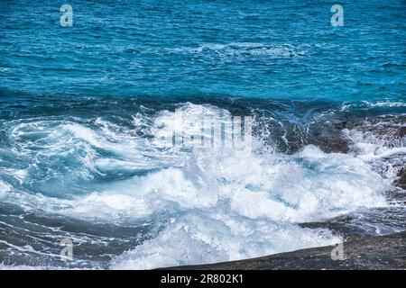 Powerful waves breaking on a rocky coast near Esperance, Western Australia Stock Photo