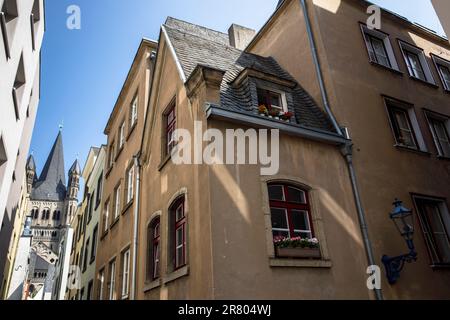 houses on the lane Auf dem Rothenberg in the old part of the town, view to the church Gross St. Martin, Cologne, Germany. Haeuser in der Gasse Auf dem Stock Photo