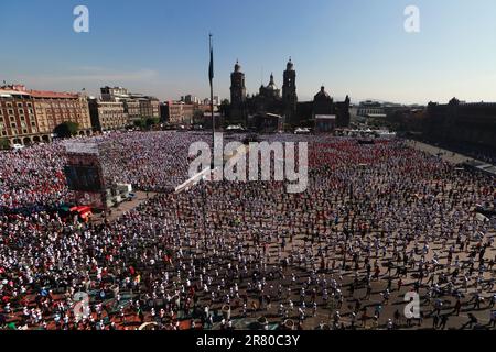 Hundred of Persons take part in the Massive Boxing Class in the Mexico City Zócalo,  headed by personalities from Mexican boxing on June 17, 2023 in Mexico City, Mexico. (Photo by Carlos Santiago/ Eyepix Group/Sipa USA) Stock Photo