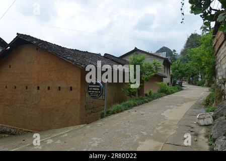 Old street in Dong Van ancient town. Ha Giang, Vietnam. 越南旅游, वियतनाम पर्यटन, 베트남 관광, ベトナム観光, ឌូលីច វៀតណាម Stock Photo