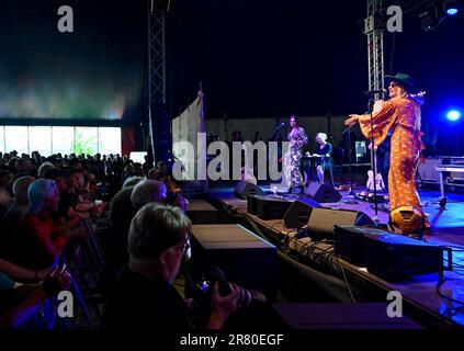 Eridge, UK. 18th June, 2023. Eridge Park, Eridge, Kent, UK on June 18 2023. Elles Bailey during the Black Deer Festival of Americana in the grounds of Eridge Park, Eridge, Kent, UK on June 18 2023. Credit: Credit: Francis Knight/Alamy Live News Stock Photo