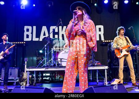 Eridge, UK. 18th June, 2023. Eridge Park, Eridge, Kent, UK on June 18 2023. Elles Bailey during the Black Deer Festival of Americana in the grounds of Eridge Park, Eridge, Kent, UK on June 18 2023. Credit: Credit: Francis Knight/Alamy Live News Stock Photo