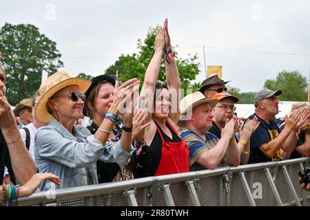 Eridge, UK. 18th June, 2023. Eridge Park, Eridge, Kent, UK on June 18 2023. Festival goers during the Black Deer Festival of Americana in the grounds of Eridge Park, Eridge, Kent, UK on June 18 2023. Credit: Francis Knight/Alamy Live News Stock Photo