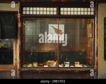 三條若狭屋 Sanjowakasaya. Japanese sweet shop. Kyoto Stock Photo