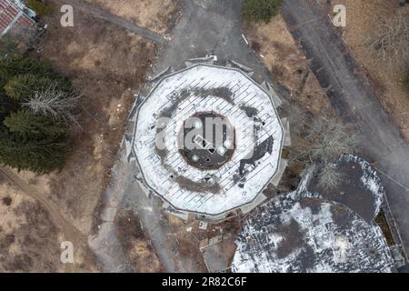 Wawarsing, New York - Mar 27, 2022: Ruins of the Nevele Grande Hotel, a high rise resort hotel located in Wawarsing, New York. Stock Photo