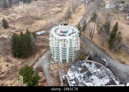 Wawarsing, New York - Mar 27, 2022: Ruins of the Nevele Grande Hotel, a high rise resort hotel located in Wawarsing, New York. Stock Photo