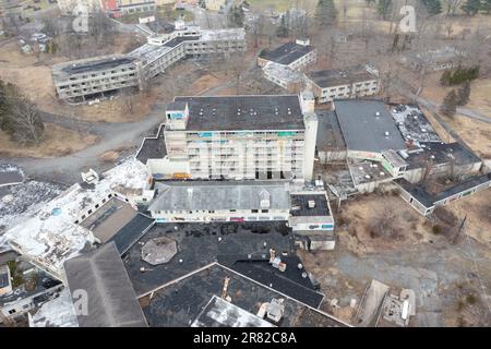 Wawarsing, New York - Mar 27, 2022: Ruins of the Nevele Grande Hotel, a high rise resort hotel located in Wawarsing, New York. Stock Photo