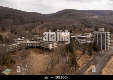 Wawarsing, New York - Mar 27, 2022: Ruins of the Nevele Grande Hotel, a high rise resort hotel located in Wawarsing, New York. Stock Photo