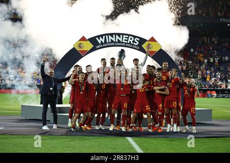 ROTTERDAM, Netherlands, 18. JUNE 2023: the cup winners of Spain, 23 Unai Simon, Keeper, 22 Jesus Navas, 3 Robin Le Normand, 14 Aymeric Laporte, 18 Jordi Alba, 16 Rodrigo, 8 Fabian Ruiz, 10 Asensio, 9 Gavi, 15 Yeremy Pino, 7 Alvaro Morata, 2 Daniel Carvajal, 4 José Ignacio Fernandez Iglesias, 6 Mikel Merino, 12 Ansu Fati, 20 Joselu, 21 Dani Olmo and coach De la FUENTE CASTILLO celebrate their victory over Croatia. SPAIN vs CROATIA - SPANIEN - KROATIEN, FINAL, Football Match for the UEFA NATIONS LEAGUE in the Netherlands 2023 in Rotterdam on 18. June 2023. SPAIN is the Cup winner, Photo and cop Stock Photo