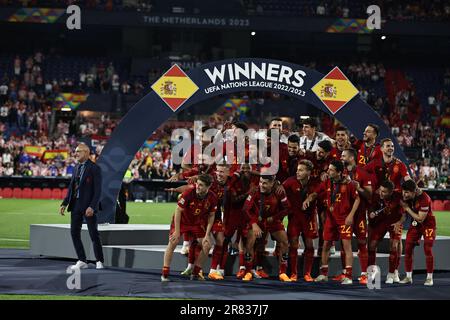 ROTTERDAM, Netherlands, 18. JUNE 2023: the cup winners of Spain, 23 Unai Simon, Keeper, 22 Jesus Navas, 3 Robin Le Normand, 14 Aymeric Laporte, 18 Jordi Alba, 16 Rodrigo, 8 Fabian Ruiz, 10 Asensio, 9 Gavi, 15 Yeremy Pino, 7 Alvaro Morata, 2 Daniel Carvajal, 4 José Ignacio Fernandez Iglesias, 6 Mikel Merino, 12 Ansu Fati, 20 Joselu, 21 Dani Olmo and coach De la FUENTE CASTILLO celebrate their victory over Croatia. SPAIN vs CROATIA - SPANIEN - KROATIEN, FINAL, Football Match for the UEFA NATIONS LEAGUE in the Netherlands 2023 in Rotterdam on 18. June 2023. SPAIN is the Cup winner, Photo and cop Stock Photo