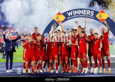 18-06-2023: Sport: Kroatie v Spanje  ROTTERDAM, NETHERLANDS - JUNE 18: players of Spain celebrating winning the Nations League with the cup during the Stock Photo