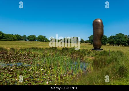 Henry Moore, 'Large Upright Internal/External Form' Henry Moore, Perry Green Stock Photo