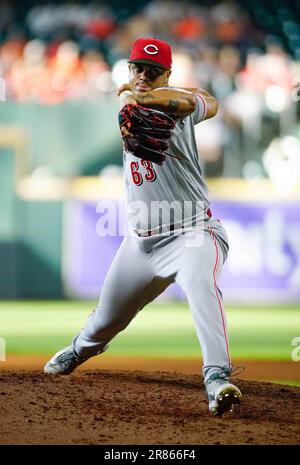 Cruz tosses first pitch at Astros game