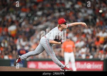 Cincinnati Reds pitcher Andrew Abbott (41) throws in the bottom of the second inning during the MLB interleague game between the Cincinnati Reds and t Stock Photo