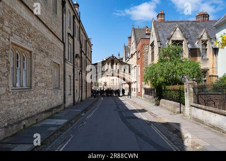 New College Lane with the historic Bridge of Sigh, Bridge of Sighs in the Old Town of Oxford, Oxfordshire England, United Kingdom Stock Photo