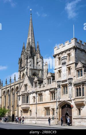 All Souls College on the right and St Mary's Church on the left on the High Street in the Old Town of Oxford, Oxfordshire England, United Kingdom Stock Photo