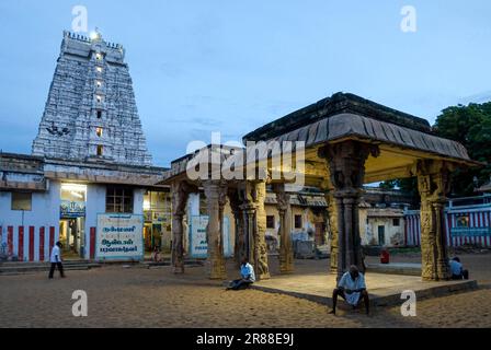 East tower of Sri Ranganathaswamy Vishnu temple at Srirangam Island, Tiruchchirappalli Trichy, Tamil Nadu, South India, India, Asia Stock Photo