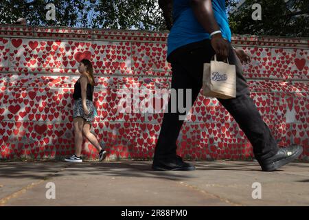 London, UK. 19th June, 2023. People walk past the National Covid Memorial Wall in London, UK on 19th June 2023. Former Prime Minister David Cameron told the Covid Inquiry today that the UK government's main pandemic preparation was “on flu” rather than other respiratory diseases like coronavirus. Credit: SOPA Images Limited/Alamy Live News Stock Photo