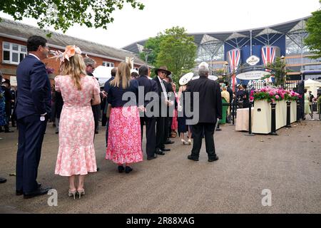 Racegoers queue up outside the entrance ahead of day one of Royal Ascot at Ascot Racecourse, Berkshire. Picture date: Tuesday June 20, 2023. Stock Photo