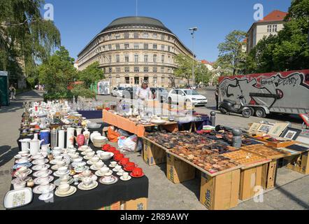 Flohmarkt, Rathaus Schöneberg, John-F.-Kennedy-Platz, Schöneberg, Tempelhof-Schöneberg, Berlin, Deutschland *** Local Caption *** , Berlin, Deutschlan Stock Photo