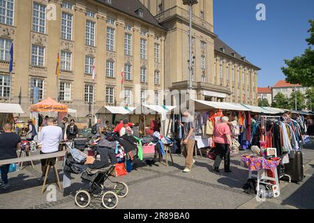 Flohmarkt, Rathaus Schöneberg, John-F.-Kennedy-Platz, Schöneberg, Tempelhof-Schöneberg, Berlin, Deutschland Stock Photo