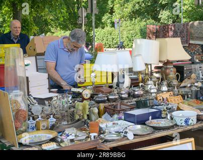 Flohmarkt, Rathaus Schöneberg, John-F.-Kennedy-Platz, Schöneberg, Tempelhof-Schöneberg, Berlin, Deutschland Stock Photo