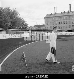 Current 26-2-1960: Our new speed king The world's best motorcyclists only see the rear wheel of Åge Hansen, our new king of speed.  Photo: Ivar Aaserud / Aktuell / NTB ***PHOTO NOT IMAGE PROCESSED*** Stock Photo