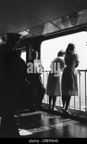 Current 24-2-1960: A ship with Whisky On a day cruise around Færder with the blessing of the customs authorities.  Photo: Ivar Aaserud / Aktuell / NTB ***PHOTO NOT IMAGE PROCESSED*** Stock Photo