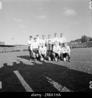 Actual 47-3-1960: The last quarter When Rosenborg was already cup champion for 1960 - but then it slipped away for them in the very last minutes of the match.  Photo: Knut Skarland / Ivar Aaserud / Nils Werenskiold / Aktuell / NTB ***PHOTO NOT IMAGE PROCESSED*** Stock Photo