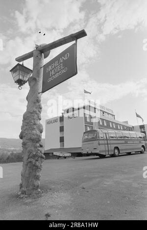 Current 28 - 1 - 1974: Freedom of organization only oneFreedom of organization just a myth Only two of all the hotels in Hallingdal have a collective agreement with the Hotell- og Restaurantarbeiderforbundet. If the employees show an interest in organizing, they are subjected to harassment and threats of dismissal by the hotel owners, who profit greatly from the oppression of their workers.  Photo: Ivar Aaserut / Aktuell / NTB ***PHOTO NOT IMAGE PROCESSED*** Stock Photo