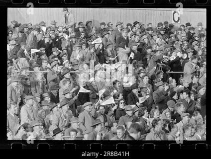 Actual 47-3-1960: The last quarter When Rosenborg was already cup champion for 1960 - but then it slipped away for them in the very last minutes of the match.  Photo: Knut Skarland / Ivar Aaserud / Nils Werenskiold / Aktuell / NTB ***PHOTO NOT IMAGE PROCESSED*** Stock Photo