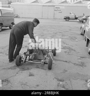 Current 26-2-1960: Our new speed king The world's best motorcyclists only see the rear wheel of Åge Hansen, our new king of speed.  Photo: Ivar Aaserud / Aktuell / NTB ***PHOTO NOT IMAGE PROCESSED*** Stock Photo