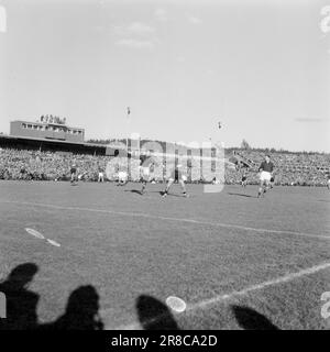 Actual 47-3-1960: The last quarter When Rosenborg was already cup champion for 1960 - but then it slipped away for them in the very last minutes of the match.  Photo: Knut Skarland / Ivar Aaserud / Nils Werenskiold / Aktuell / NTB ***PHOTO NOT IMAGE PROCESSED*** Stock Photo