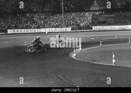 Current 26-2-1960: Our new speed king The world's best motorcyclists only see the rear wheel of Åge Hansen, our new king of speed.  Photo: Ivar Aaserud / Aktuell / NTB ***PHOTO NOT IMAGE PROCESSED*** Stock Photo