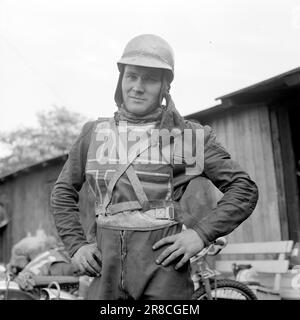 Current 26-2-1960: Our new speed king The world's best motorcyclists only see the rear wheel of Åge Hansen, our new king of speed.  Photo: Ivar Aaserud / Aktuell / NTB ***PHOTO NOT IMAGE PROCESSED*** Stock Photo