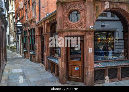 Exterior of the Jamaica Wine House, located in St Michael's Alley, Cornhill, London , Uk Stock Photo