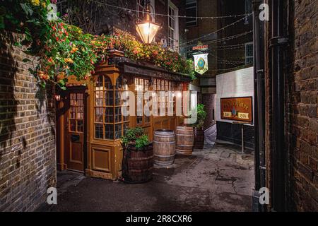 Ye Olde Mitre Tavern, built in 1773, in the backstreets of Holborn, London Stock Photo