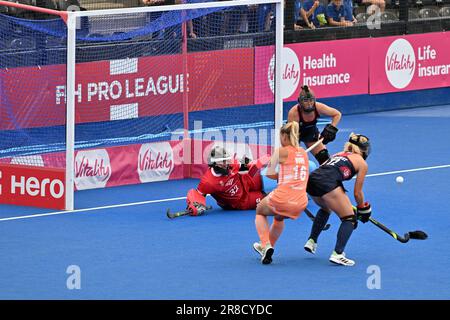 London, UK. 20th June, 2023. Netherlands press early in the first half during the FIH Pro League 2022/23 match between Netherlands Women and USA Women at the Lee Valley Hockey & Tennis Centr, London, England on 20 June 2023. Photo by Phil Hutchinson. Editorial use only, license required for commercial use. No use in betting, games or a single club/league/player publications. Credit: UK Sports Pics Ltd/Alamy Live News Stock Photo