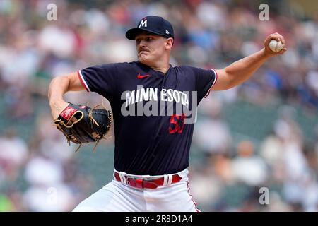 Minnesota Twins relief pitcher Brent Headrick throws against the ...