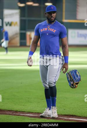 Houston Astros manager Dusty Baker Jr., right, presents New York Mets  pitcher Justin Verlander his 2022 World Series Championship ring before a  baseball game Monday, June 19, 2023, in Houston. (AP Photo/David