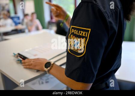 PRODUCTION - 12 June 2023, Bavaria, Munich: Candidates for the intermediate service with the Bavarian police take part in various tests as part of a two-day selection process. Jumping, sprinting, bench pressing - anyone who wants to join the police has to be physically fit. With trembling arms, the applicants at the Bavarian Riot Police recruitment test in Munich push up the barbell, puffing as they run their laps in the hall. The demands that the police place on their junior staff are high (to dpa ' Dream job police officer? Bavaria's law enforcement officers also lack applicants') Photo: Pet Stock Photo