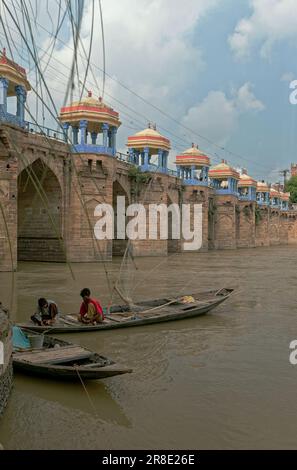 03-oct-2005 Shahi Bridge or Munim Khan's Bridge or Akbari Bridge Afghan architecture on Gomti River Jaunpur Uttar Pradesh INDIA Stock Photo