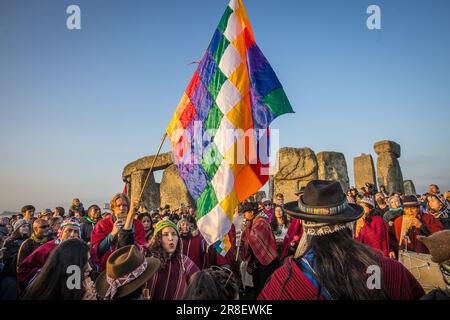 Salisbury, Uk . 21st June, 2023. Druids and revellers joined a colourful mix of visitors to mark the longest day of the year at Stonehenge near Salisbury, Wiltshire. at sunrise on the longest day June 21st 2023. Thousands gathered the famous historic stone circle, to celebrate the sunrise on the Summer Solstice the longest day of the year. On the solstice, the sun rises behind the entrance to the stone circle, and rays of light are channelled into the centre of the monument Credit: David Betteridge/Alamy Live News Stock Photo
