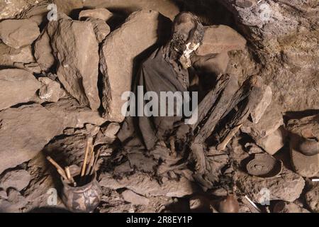 Cementerio de Chullpas / Cueva de las Momias: Cave with mummies near Coqueza, a village at the edge of the famous salt flats Salar de Uyuni in Bolivia Stock Photo