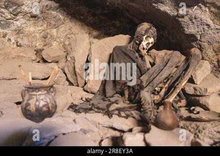 Cementerio de Chullpas / Cueva de las Momias: Cave with mummies near Coqueza, a village at the edge of the famous salt flats Salar de Uyuni in Bolivia Stock Photo