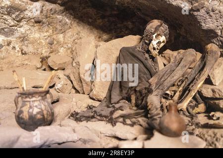 Cementerio de Chullpas / Cueva de las Momias: Cave with mummies near Coqueza, a village at the edge of the famous salt flats Salar de Uyuni in Bolivia Stock Photo