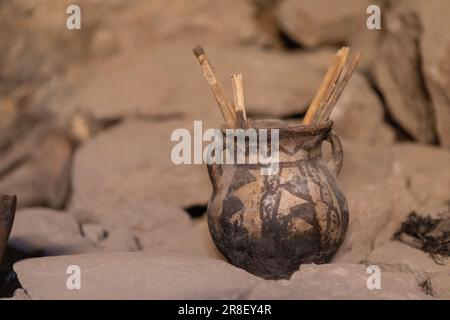 Cementerio de Chullpas / Cueva de las Momias: Cave with mummies near Coqueza, a village at the edge of the famous salt flats Salar de Uyuni in Bolivia Stock Photo