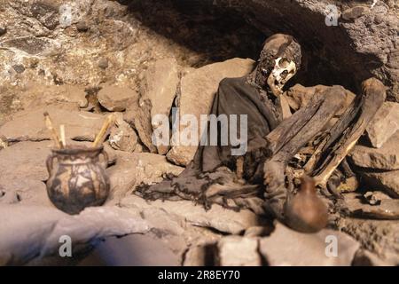 Cementerio de Chullpas / Cueva de las Momias: Cave with mummies near Coqueza, a village at the edge of the famous salt flats Salar de Uyuni in Bolivia Stock Photo